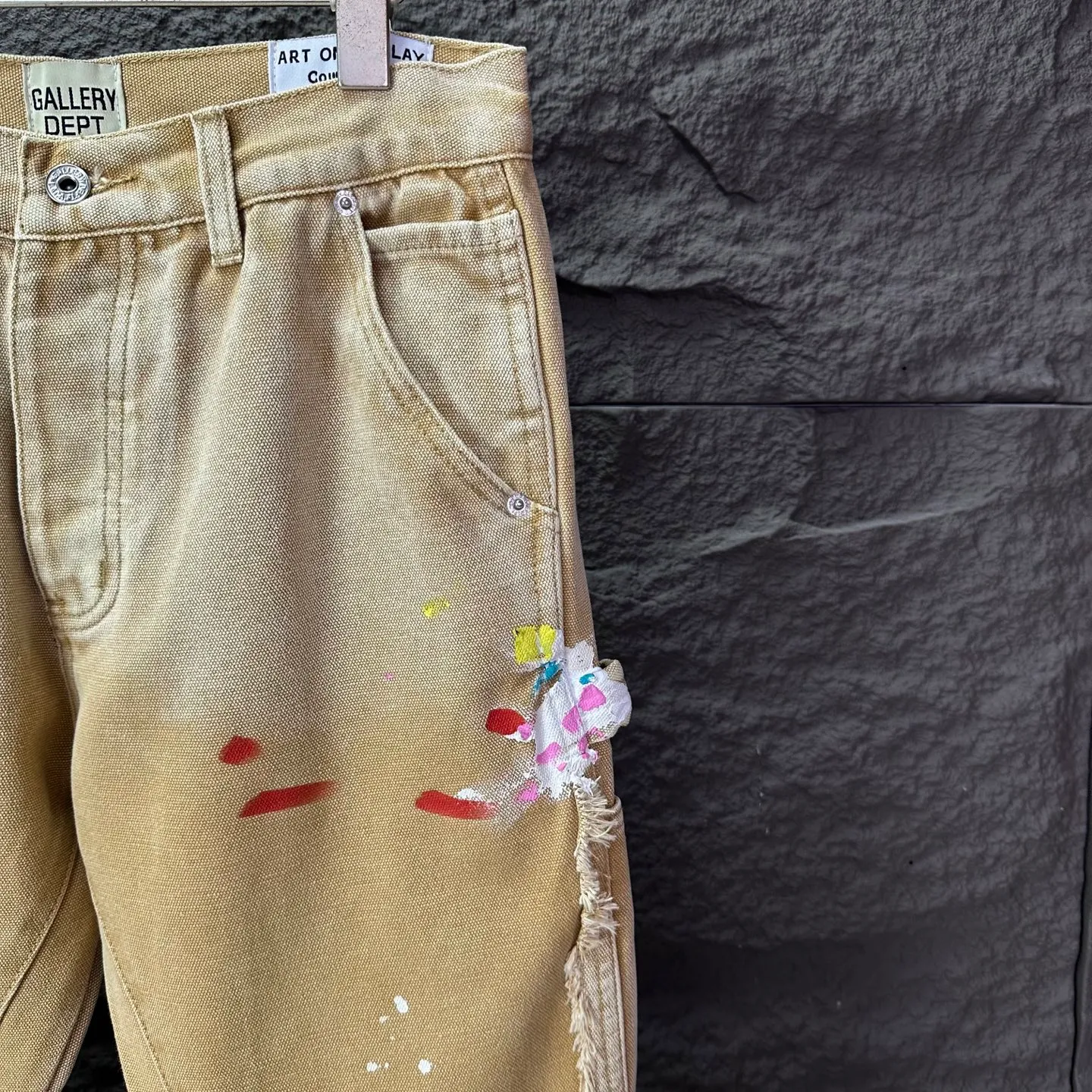 P250 GALLERY DEPT. & Croixin co-branded 2025 new splash-ink hand-painted splicing multi-pocket couple style loose washed micro-flared jeans 🔥High version🔥High version🔥 Top ceiling quality Styles with different washed textures are very friendly to people with thin legs and thick legs. The micro-flared version is very flattering. Moderate length that never goes out of style, easy to match with casually, basic styling for various styles, a must-have in the wardrobe! The fabric is stiff but also makes the upper body soft without losing texture. The washing process is even more perfect. It is a must-have item for everyone! ! ! Washed wheat, hang tag, pants label, complete with three labels Color: khaki Size: 28, 30, 32, 34, 36 (five sizes)